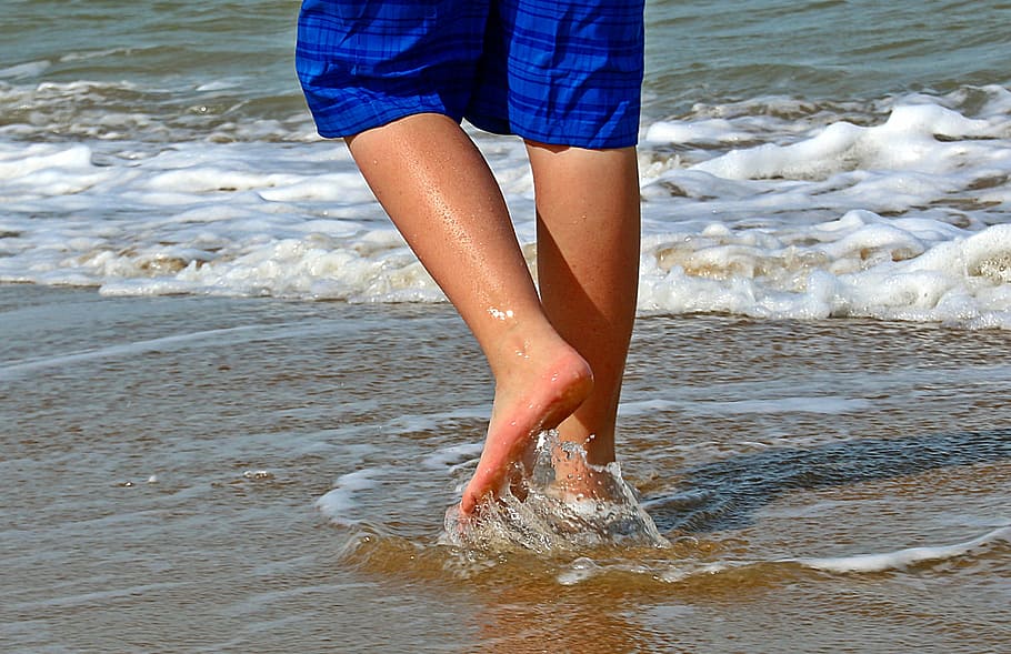 Hd Wallpaper Feet Legs Sand Water Wave Go Spray Barefoot Walk