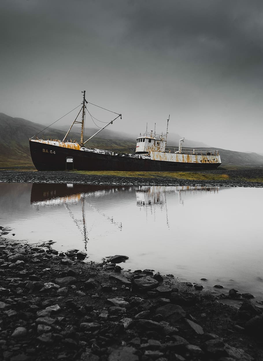 black and white DS 64 cargo ship on field, black ship near body of water HD wallpaper