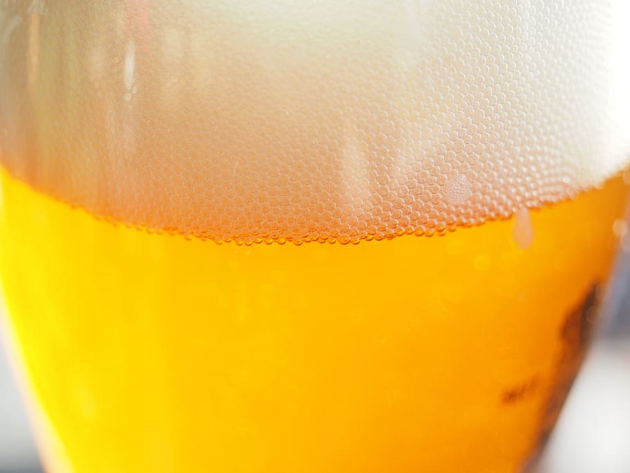 drinking glass filled with beverage, sparkle, foam, head, beer HD wallpaper