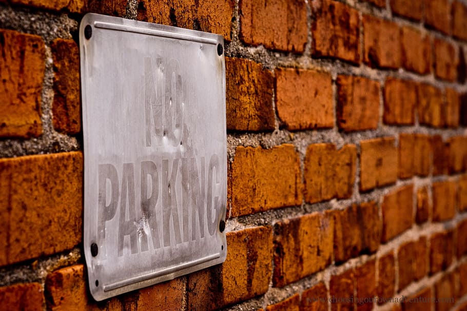 No Parking, Sign, Brick, Building, symbol, warning, street, HD wallpaper