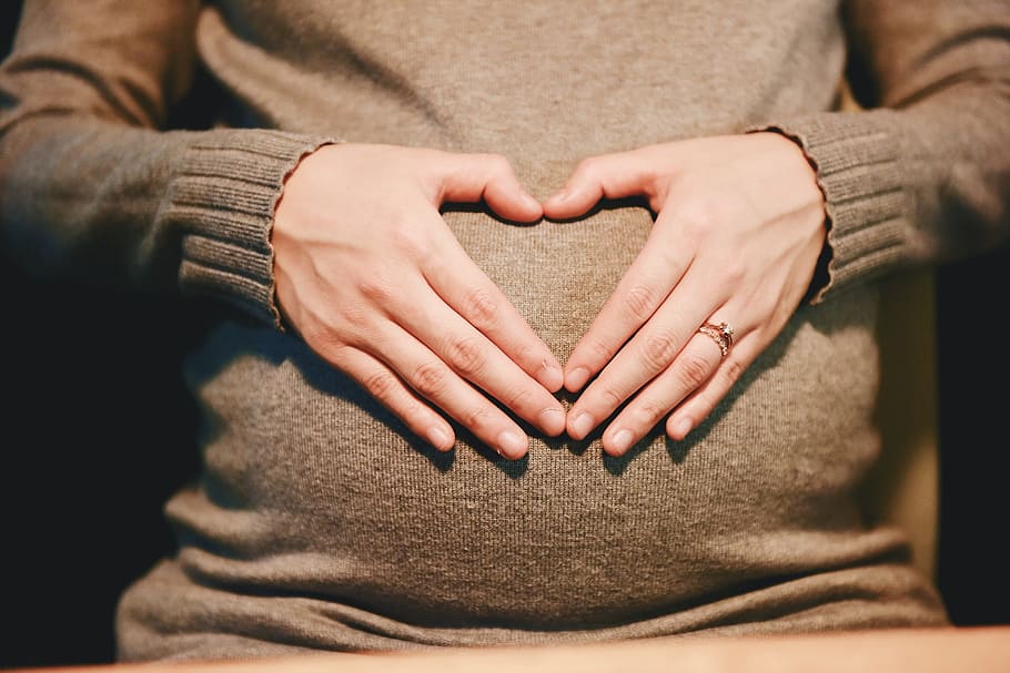 person holding belly photo, woman holding her tummy, Mom, love HD wallpaper