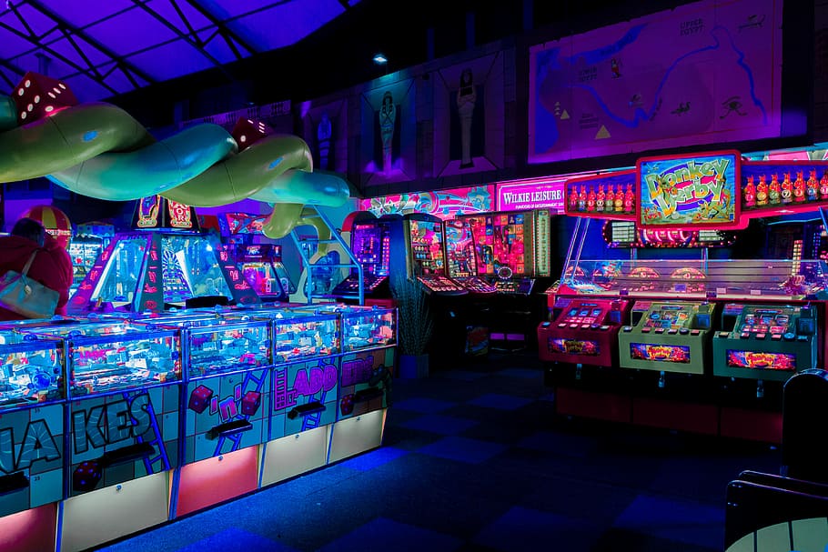 arcade game station, assorted arcade machines, city, urban, amusements, HD wallpaper