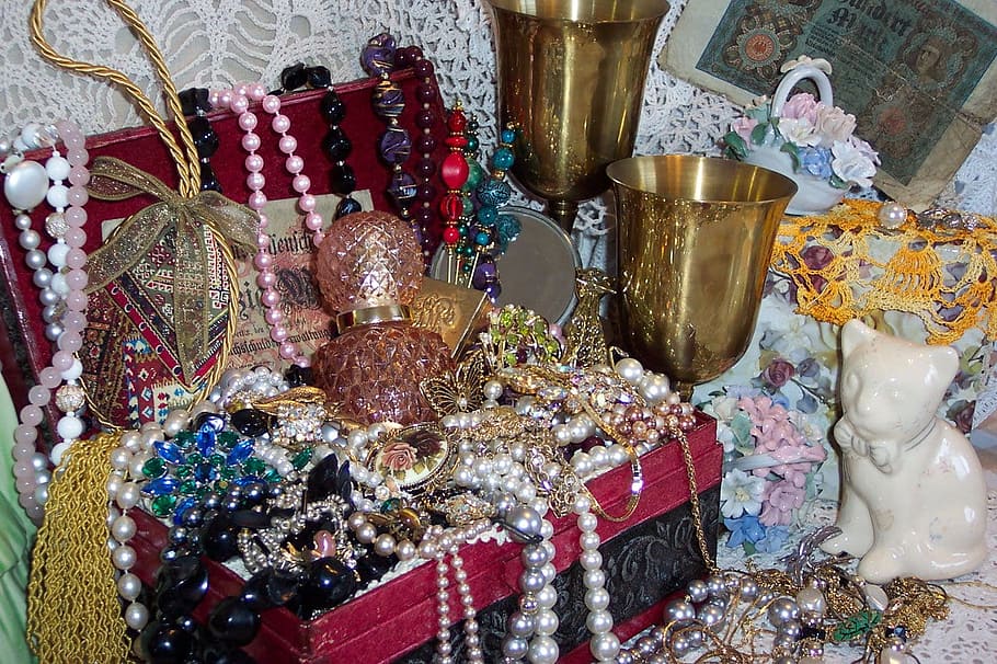accessory lot on jewelry box, victorian, treasure, chest, goblets HD wallpaper