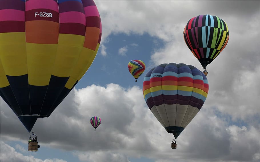 five assorted-color hot air balloons floating mid air under columbos clouds, HD wallpaper