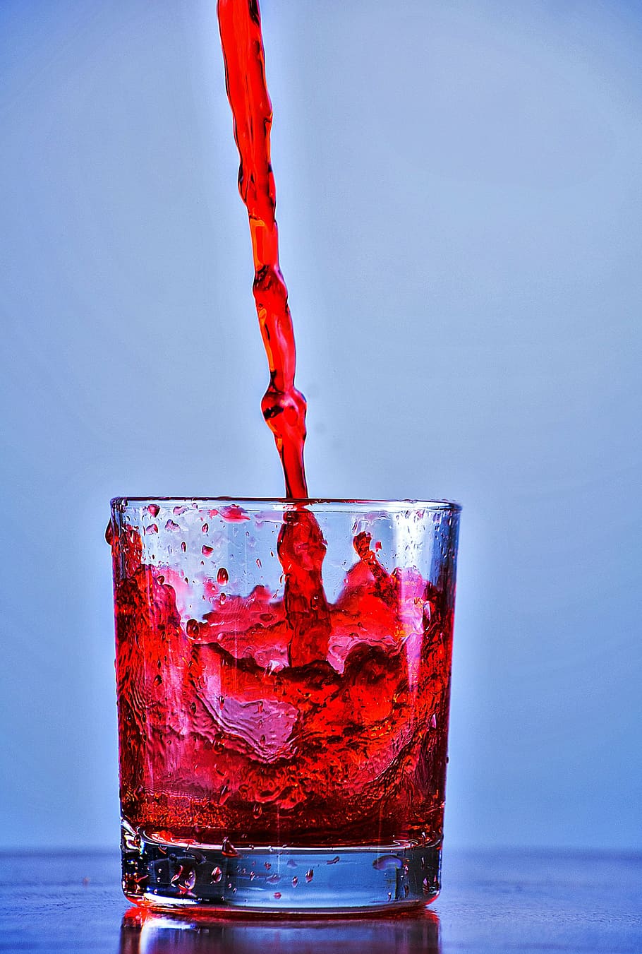 pouring red beverage in clear rocks glass, juice, water, splash HD wallpaper