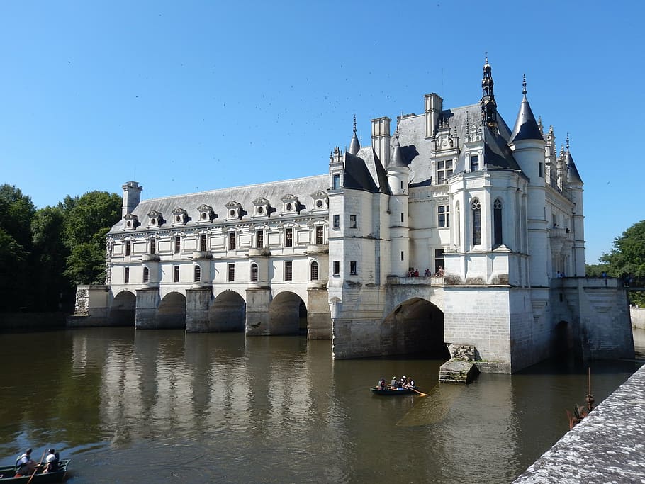 white and gray castle, château de chenonceau, chenonceaux, renaissance
