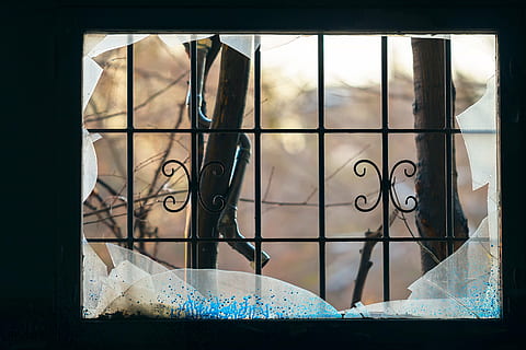 windowpane with black steel frame, broke, glass, wall, dirty HD wallpaper