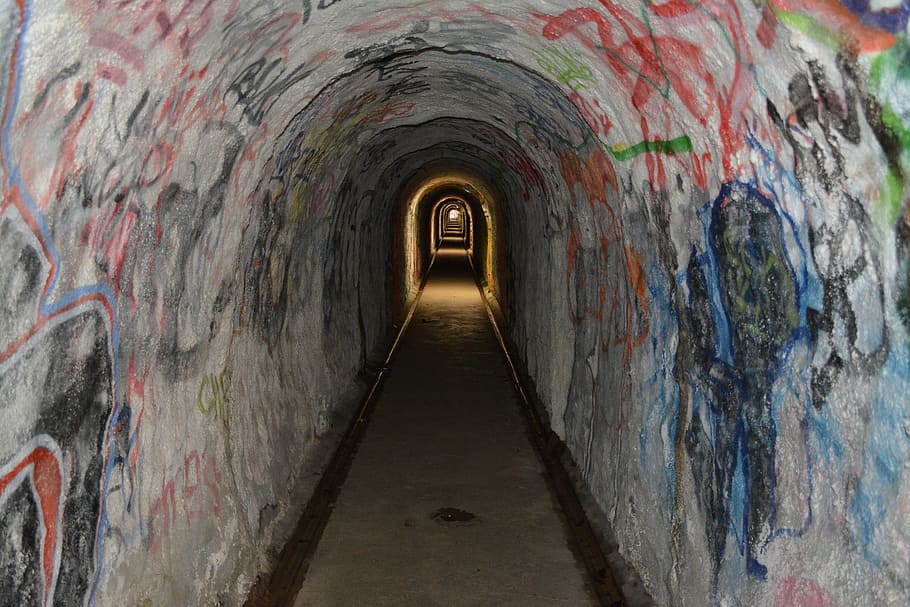 tunnel, graffiti, underpass, ghostly, architecture, diminishing perspective HD wallpaper