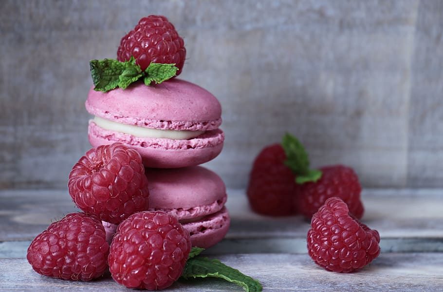 bunch of strawberries and macarons, raspberries, mint, pastries HD wallpaper