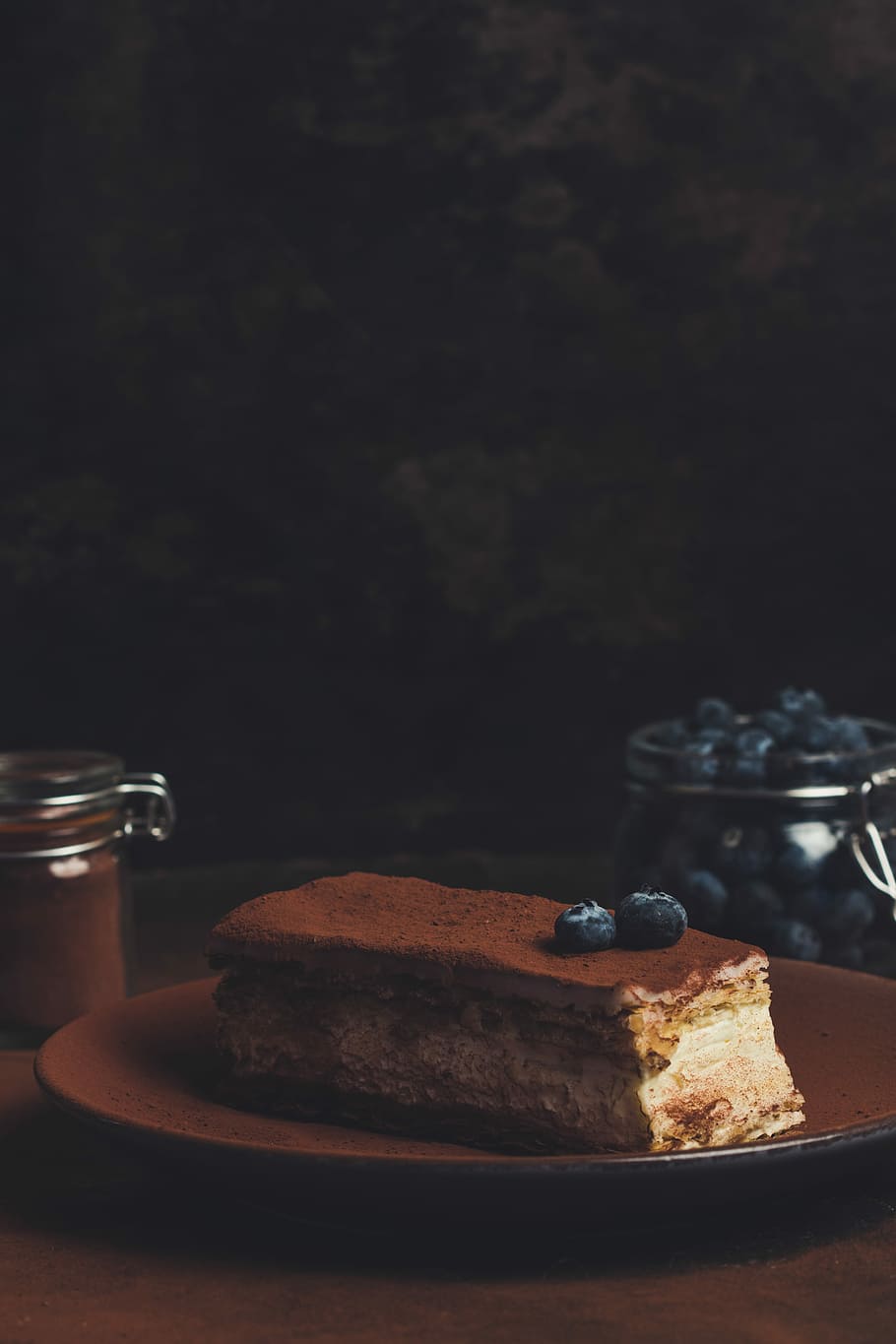 sliced cake on plate, sliced cake on brown plate near jar of blueberries HD wallpaper