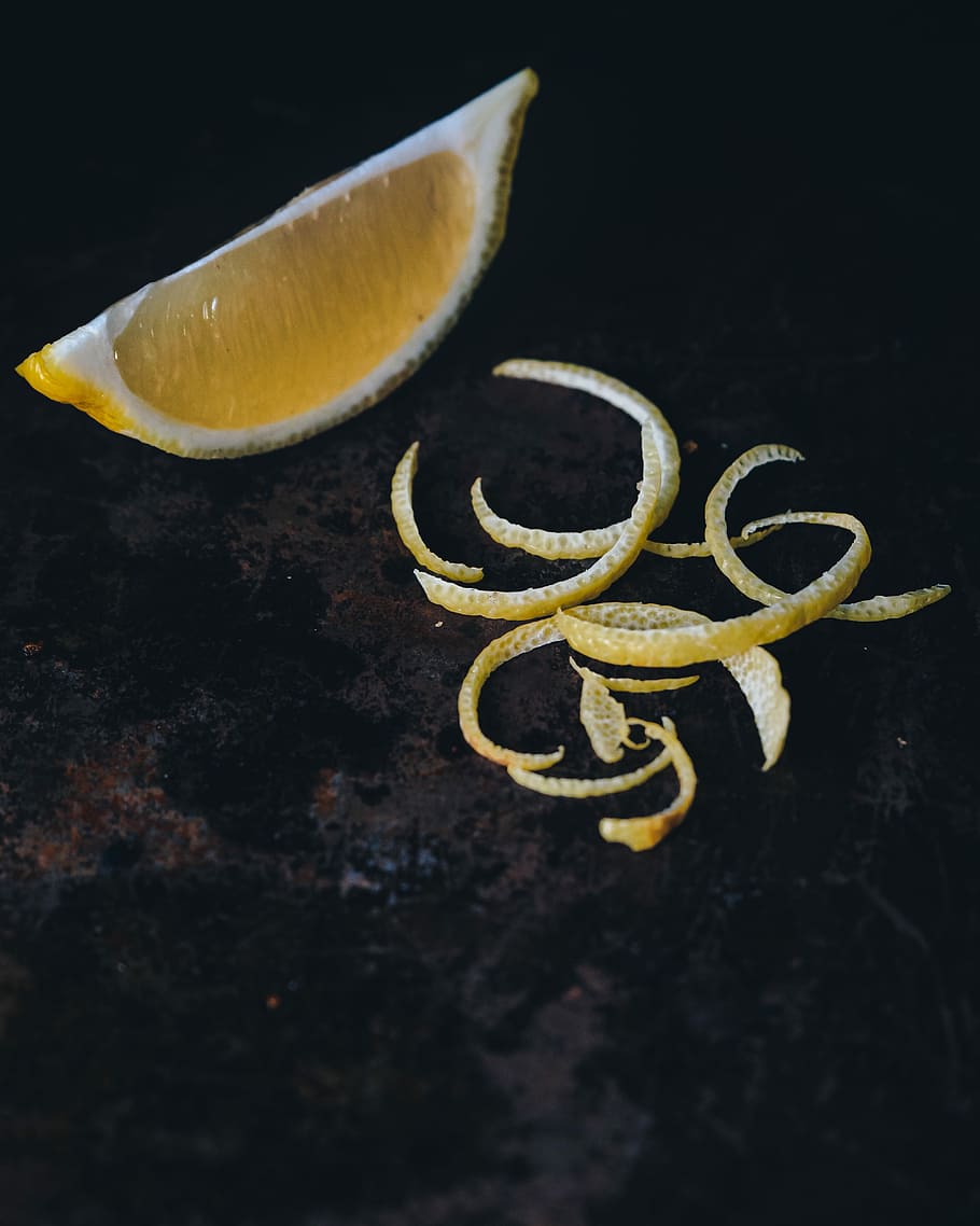 slice of lemon on black surface, slice of lemons on table, rind HD wallpaper