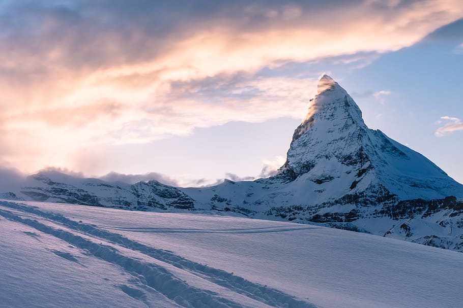 white snowy mountain under clear blue sky, mountain coated with snow HD wallpaper