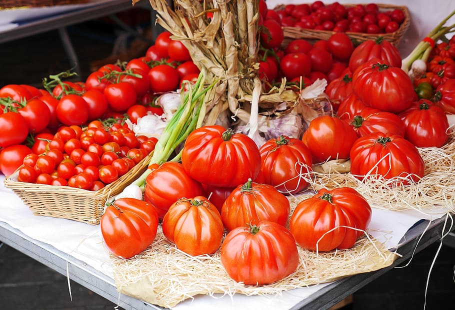 red tomatoes, farmers local market, stand, presentation, vegetables, HD wallpaper