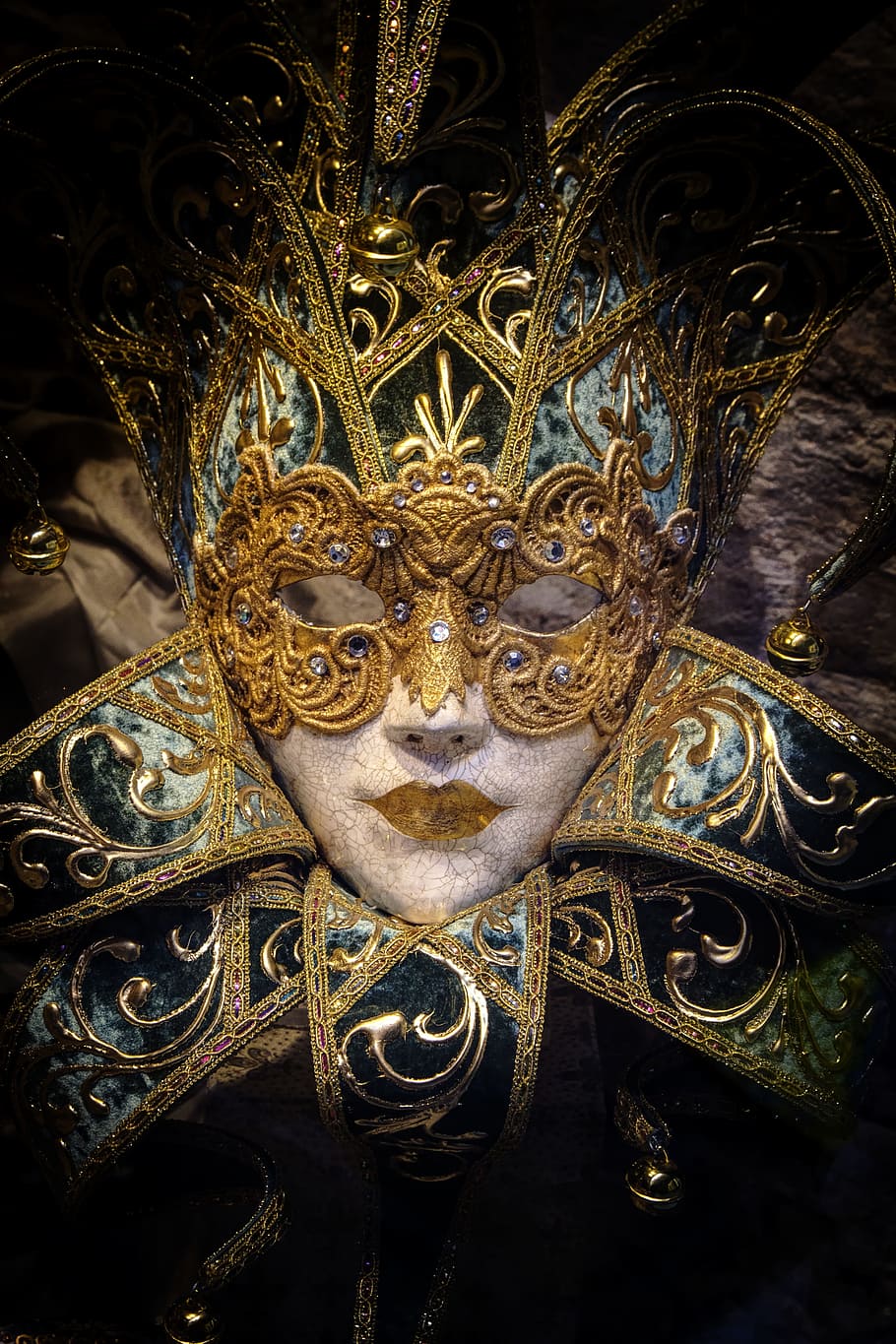 low light photography of gold mask, venice, carnival, venetian