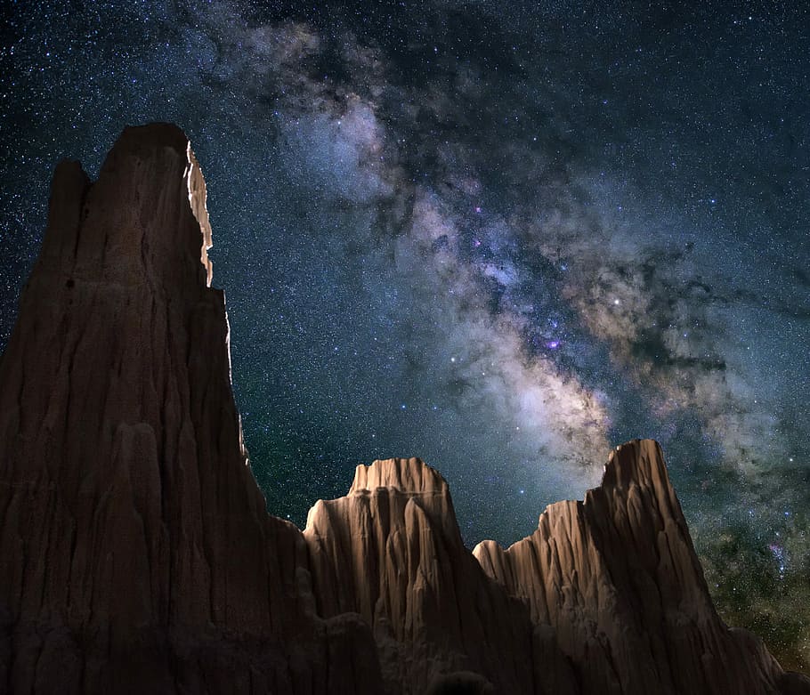 brown rock formation, brown rock mountains during nighttime, sky HD wallpaper