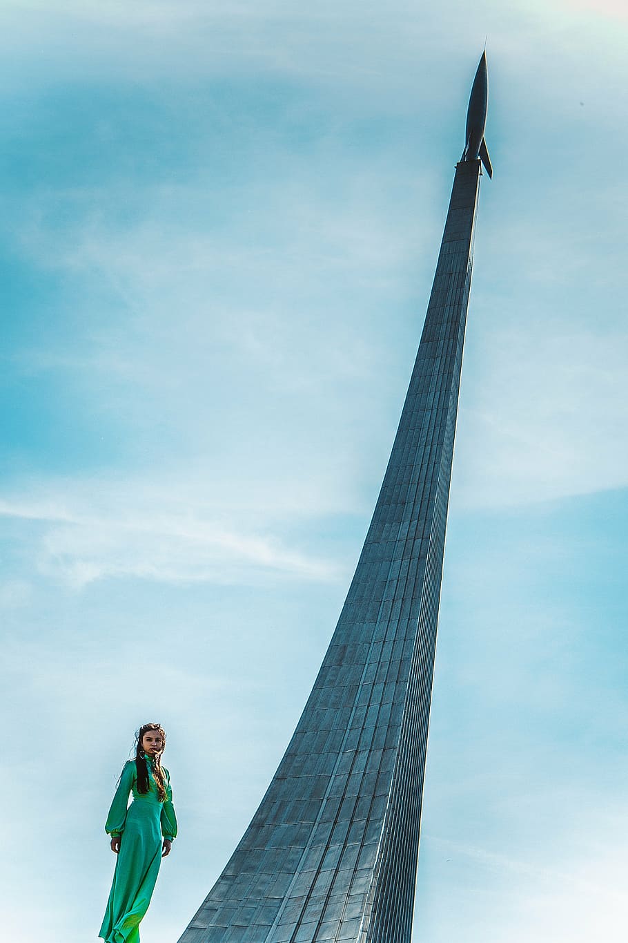 on the edge, light, dom, long, dress, beauty, model, woman HD wallpaper