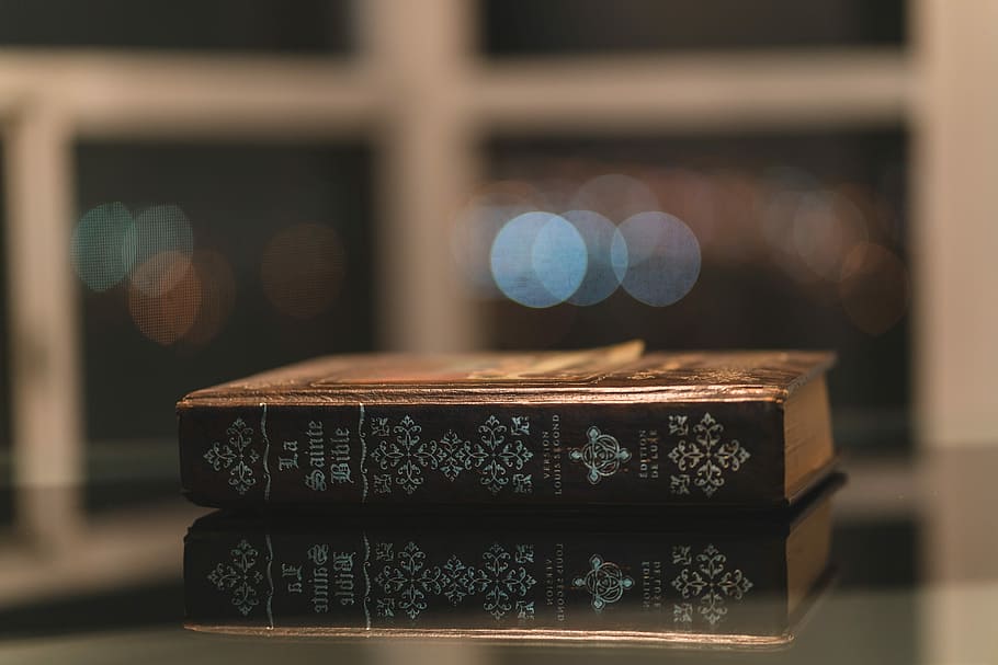 La Sainte Bible on a table, brown bible on glass-top table, old HD wallpaper