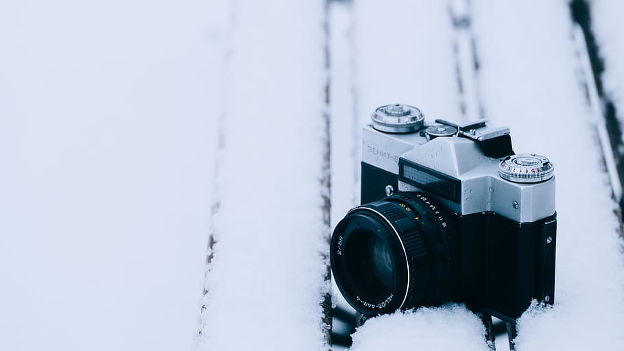 black and gray film camera, black and gray mirrorless camera on snow covered surface HD wallpaper