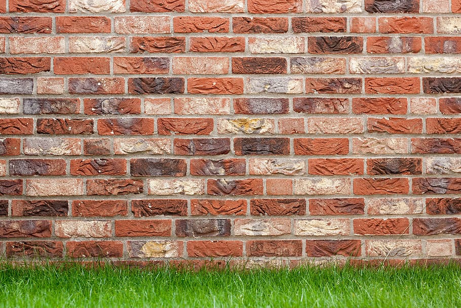 brown brick wall and green grass, clinker bricks, clinker wall, HD wallpaper