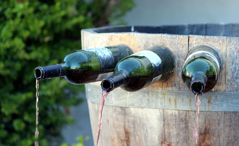 wine bottles on wooden barrel, fountain, wine barrel, red wine, HD wallpaper