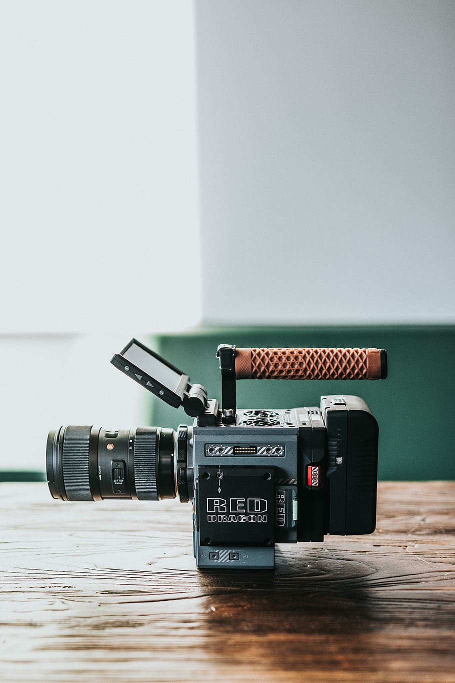 black and grey camera on wooden table, black and gray camcorder on brown wooden table HD wallpaper