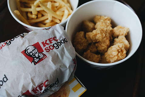 KFC fries and chicken lot, KFC fried chickens, meal, fast food HD wallpaper