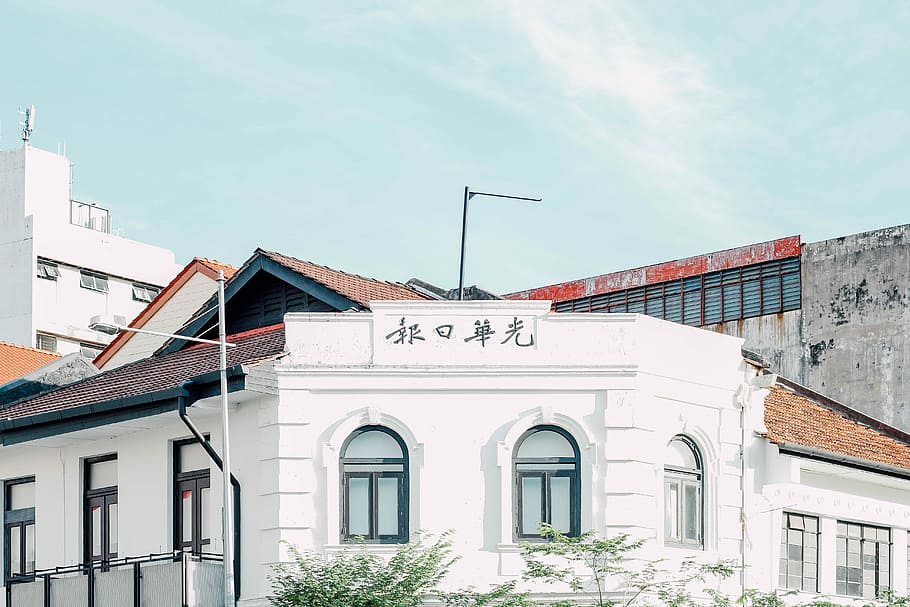 white concrete building during daytime photography, white concrete house at daytime HD wallpaper
