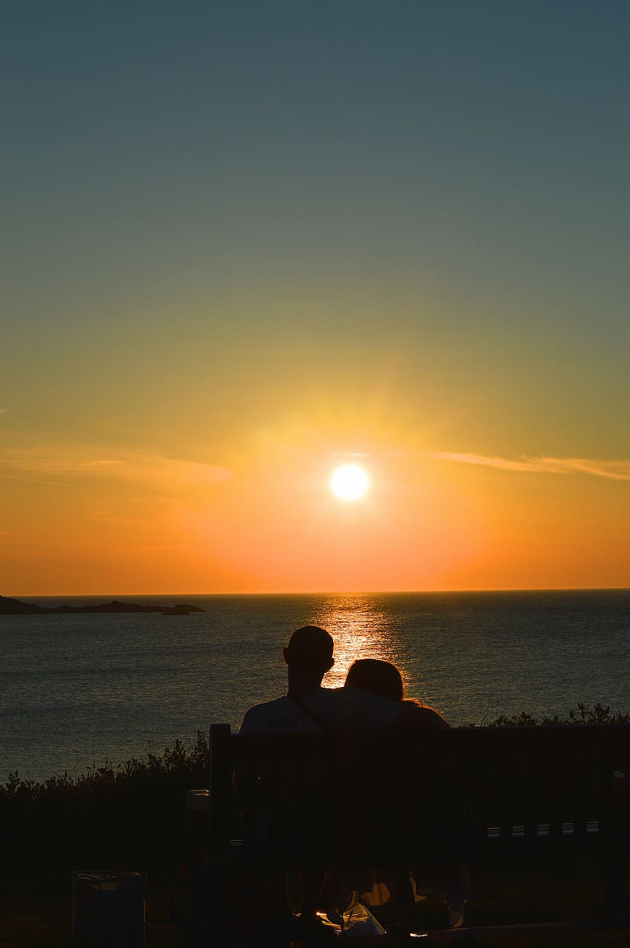 silhouette of man and woman looking at sunset, couple, red, st ives, HD wallpaper