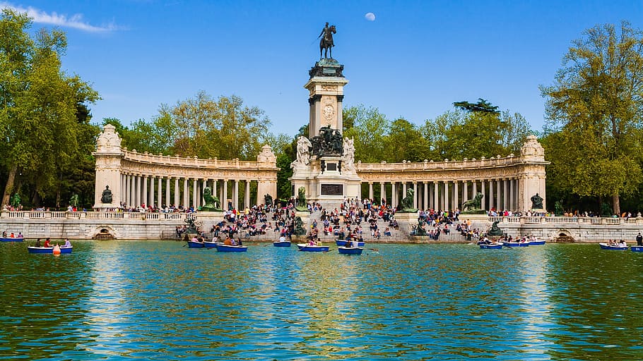 man riding on horse statue near body of water, Madrid, Removal, HD wallpaper