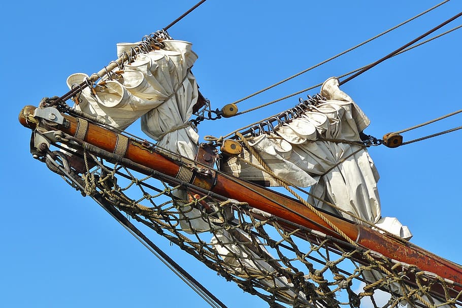 close-up photo of brown and white ship bow at day time, sailing vessel, HD wallpaper