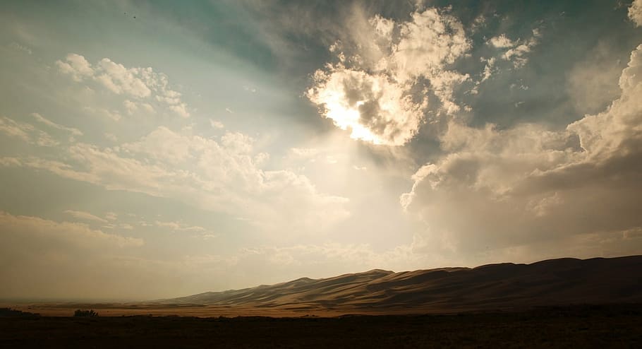 brown mountain during daytime, sky, clouds, sunlight, sunrays HD wallpaper