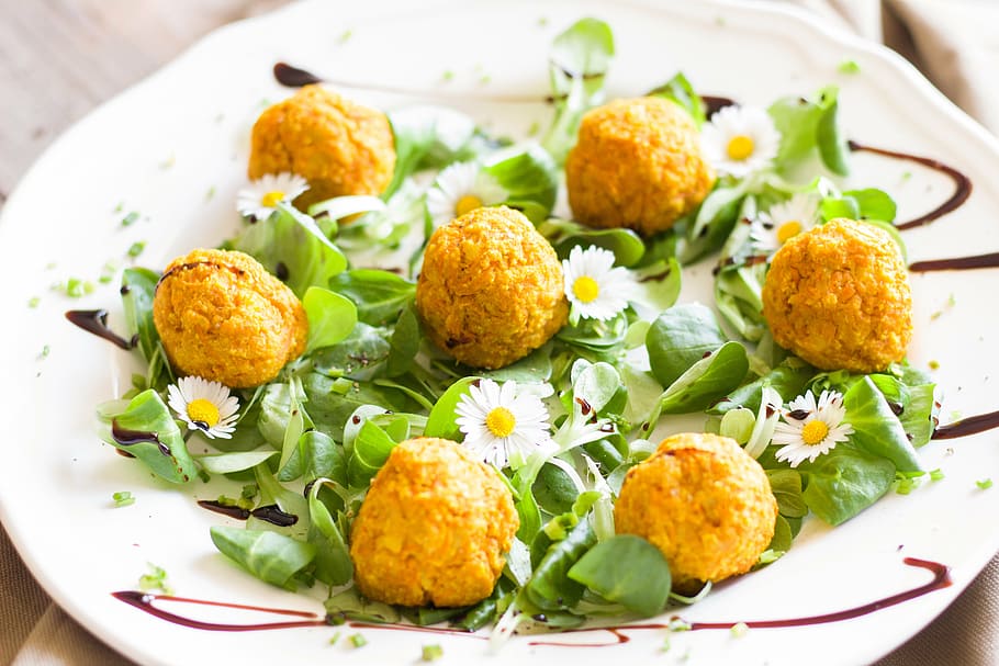 plate of cook food, falafel, salad, curry, egg, easter, vegetables HD wallpaper