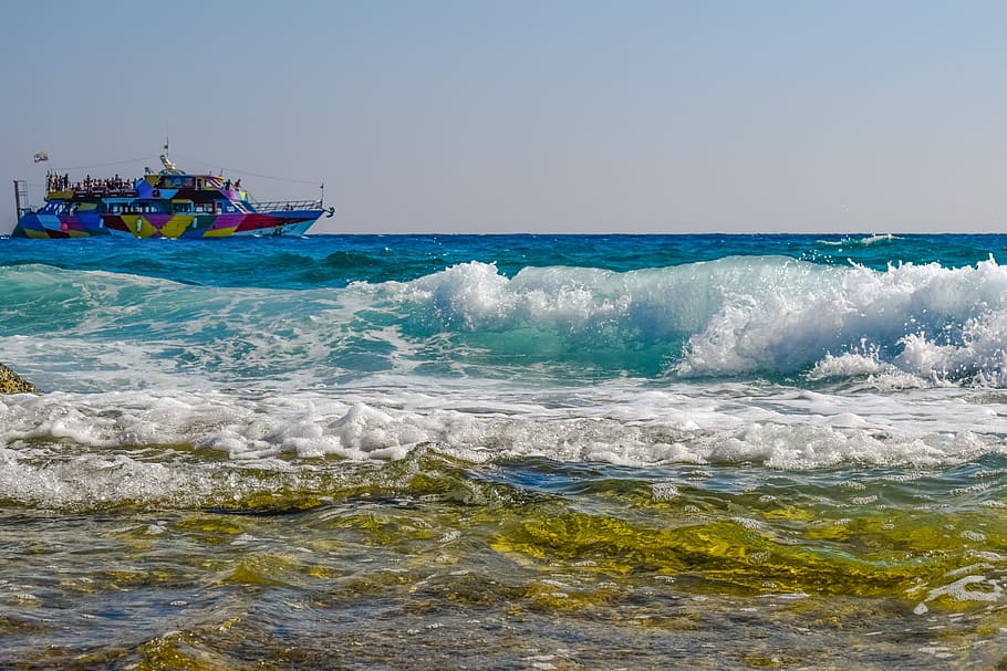 wave, sea, spray, foam, motion, cruise boat, horizon, summer HD wallpaper