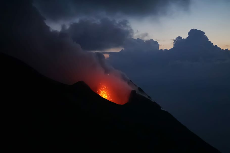 volcano with lava during black cloudy day, erupting volcano during sunset HD wallpaper