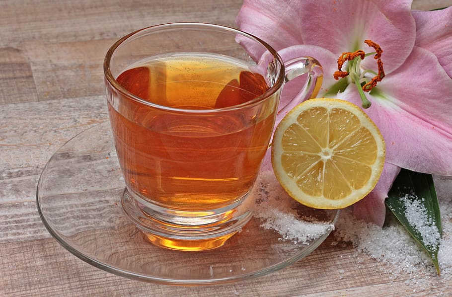 glass of tea and citrus, tee, lemon, flower, blossom, bloom, lily, HD wallpaper