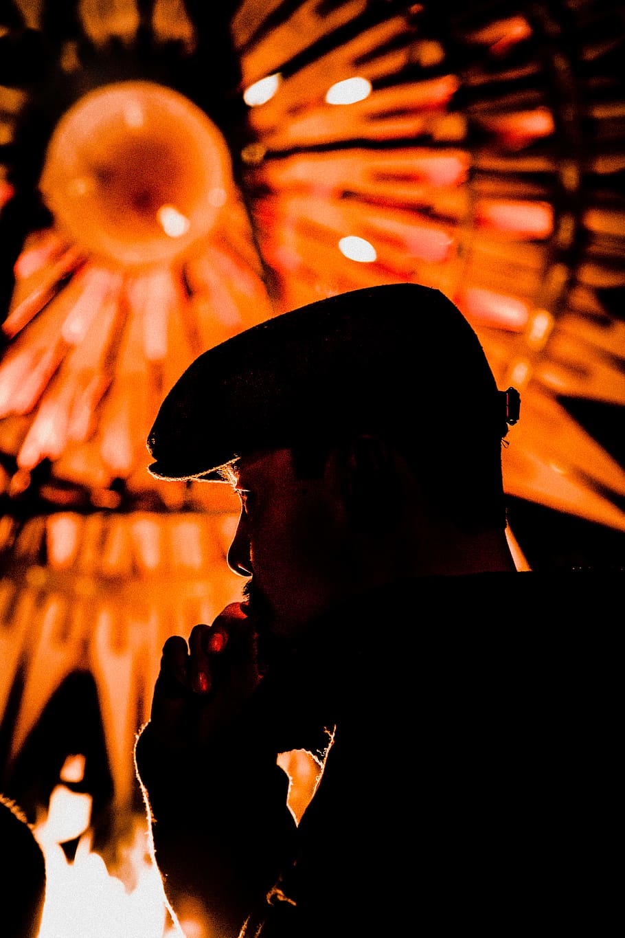man on black shirt and hat near at red light, people, night, men HD wallpaper