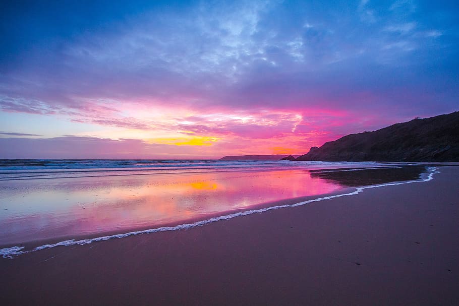 water reflection of clouds on calm sea water, bay, beach, sunset HD wallpaper