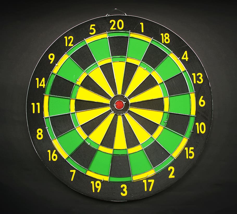 Green Yellow and Black Round Dart Board With Black Background, HD wallpaper
