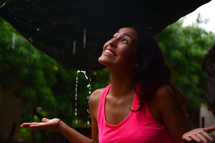 rain, drizzle, drops, city, streets, women, smiling, females HD wallpaper