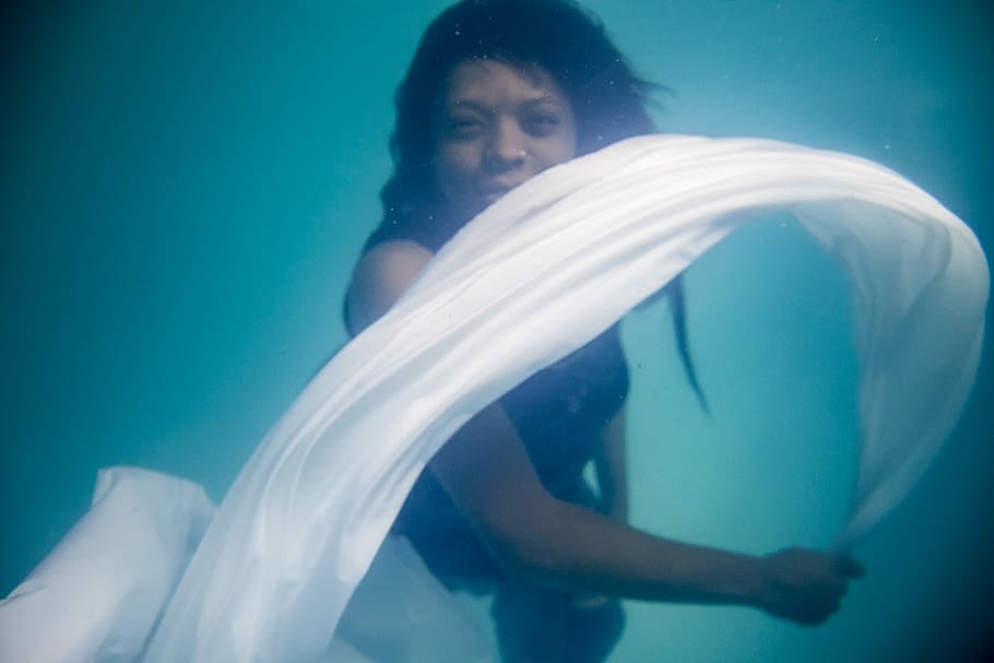 woman holding white textile underware, woman holding white cloth underwater HD wallpaper