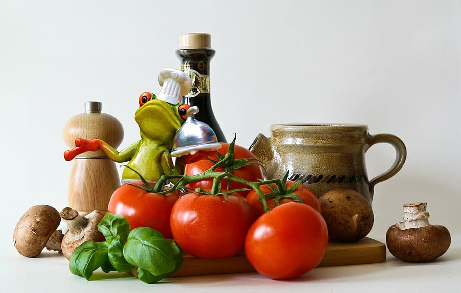 red tomatoes and condiment containers, cooking, frog, figure HD wallpaper
