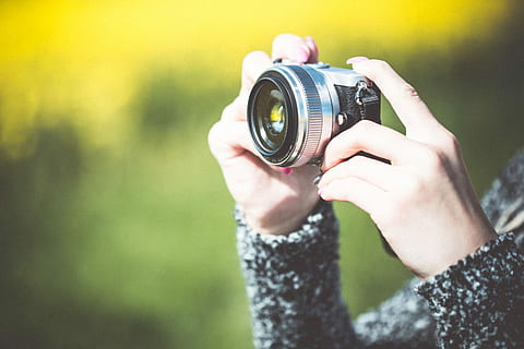 Taking a Photo with Small Mirrorless Camera, capture, capturing HD wallpaper