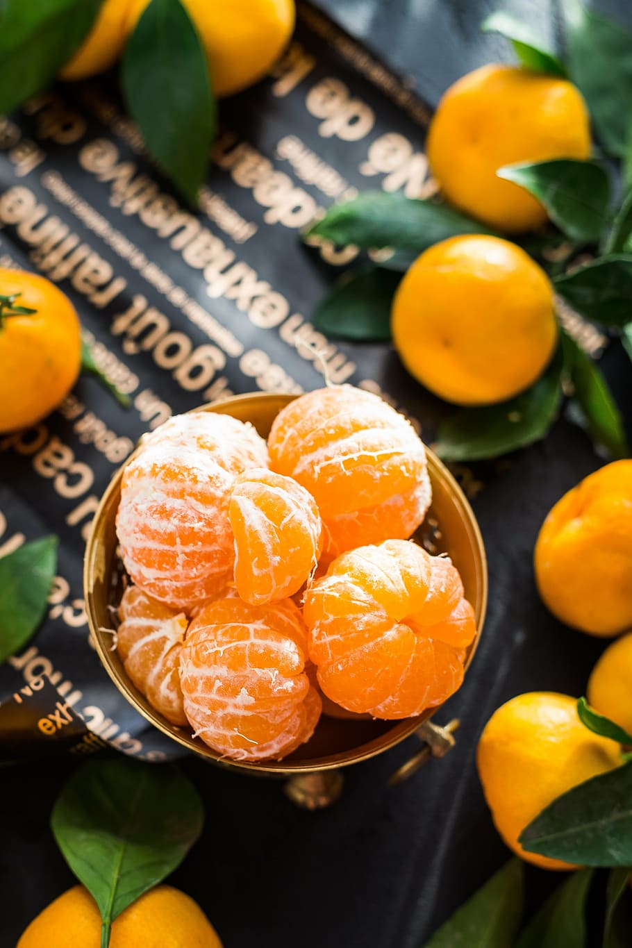 closeup photo of orange fruits on gray bowl, mandarins, citrus HD wallpaper