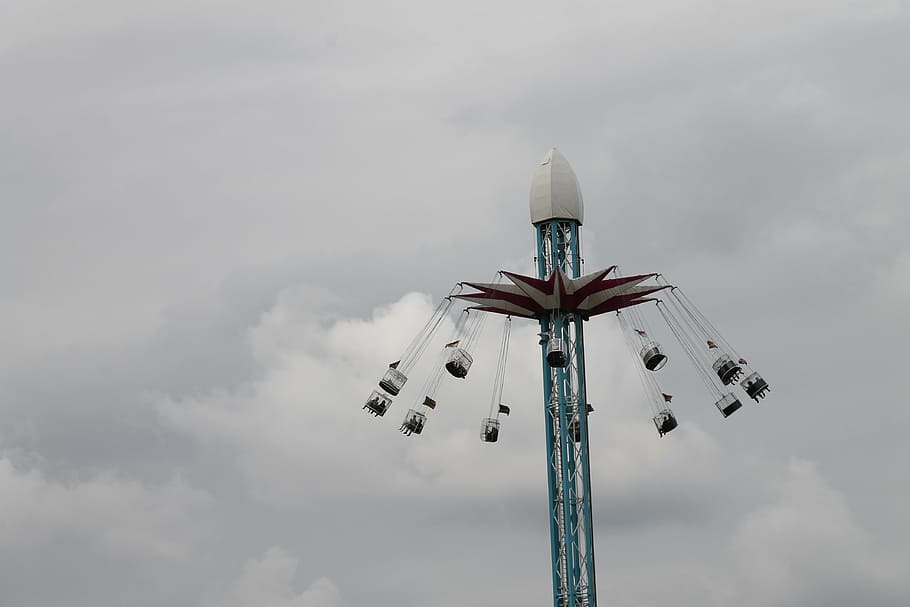 red and blue swing ride under cloudy sky, green, white, amusement HD wallpaper