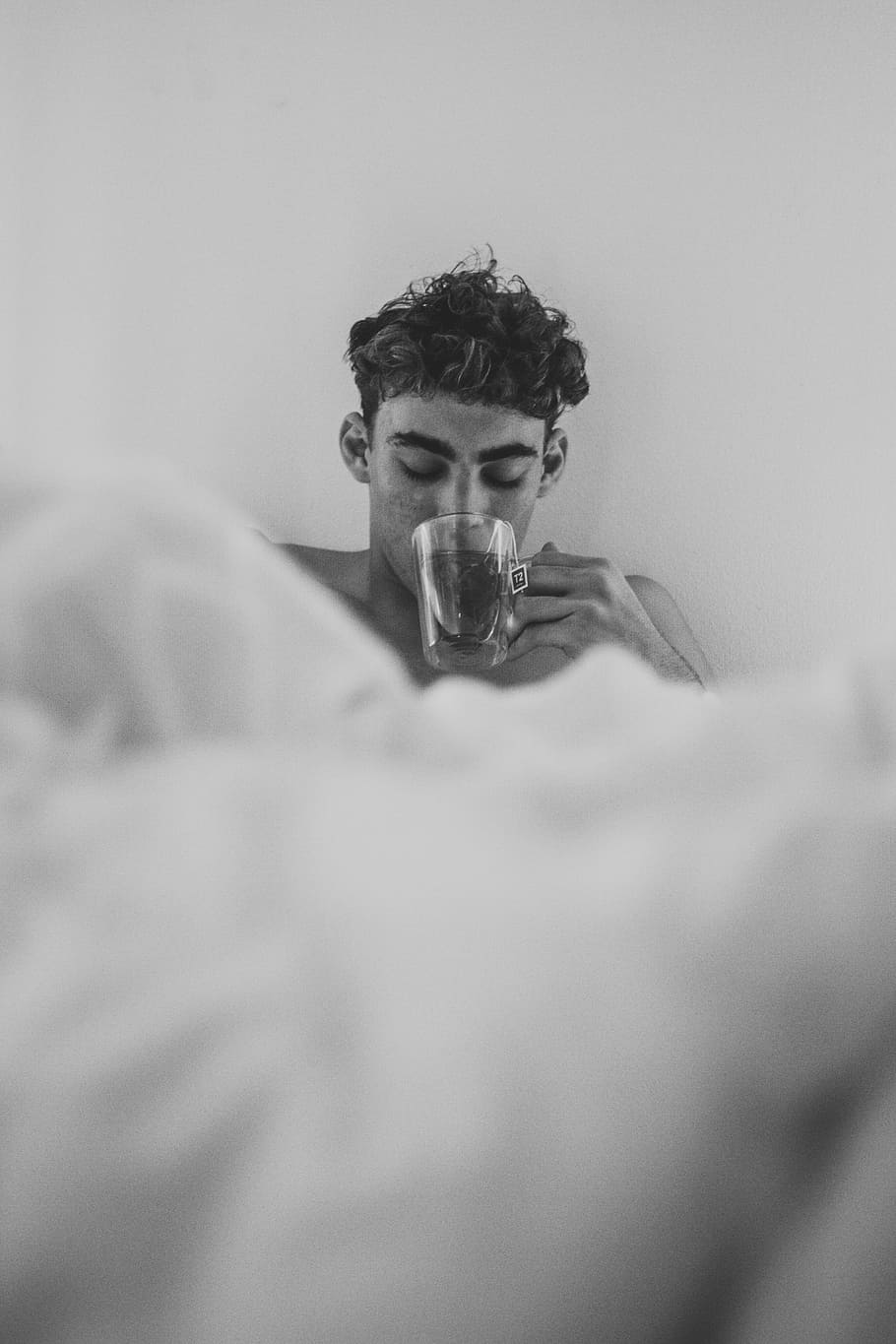 man holding clear glass cup drinking liquid, man drinking tea grayscale photo HD wallpaper
