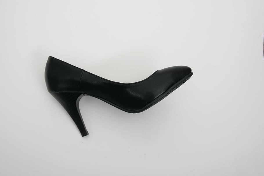 unpaired women's black leather closed-toe platform stiletto, high heels