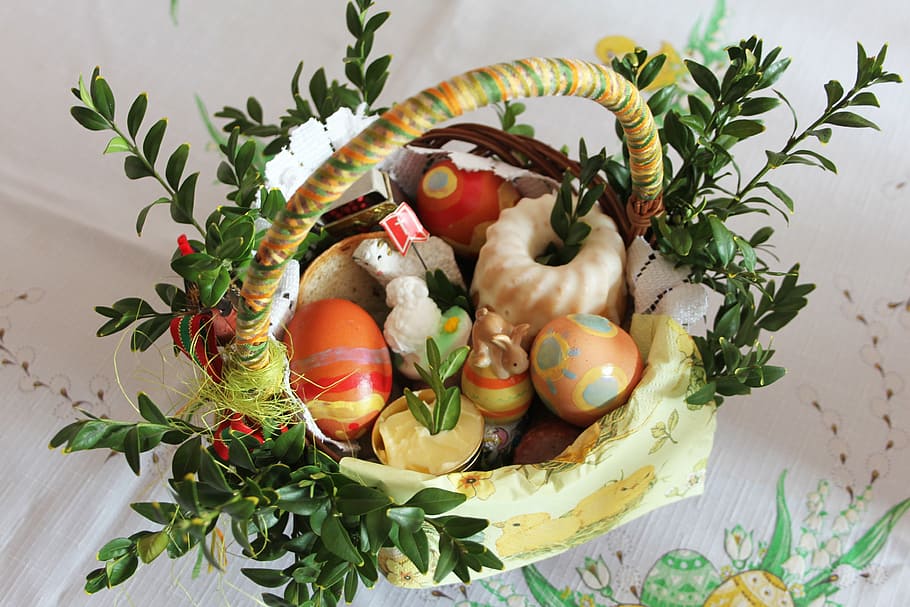 ceramic Easter eggs figurine with basket, the tradition of, święconka