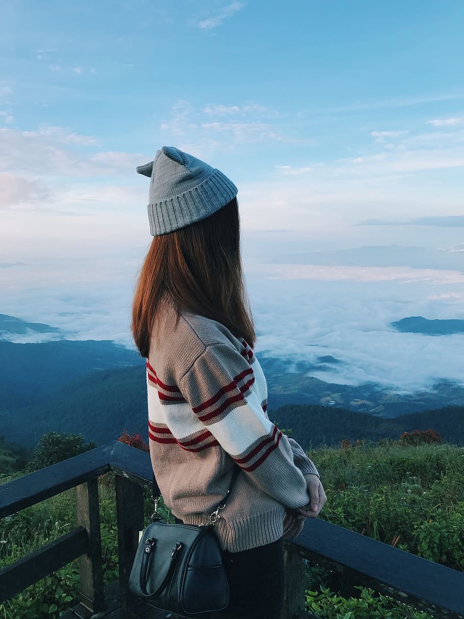 Standing Woman Wearing White and Gray Sweater, bag, bonnet, clouds HD wallpaper