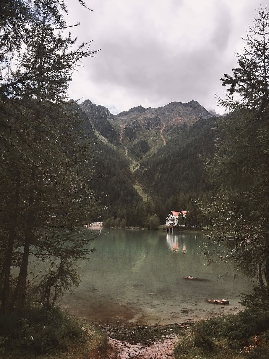 white house under the mountain, house in front lake surround mountains HD wallpaper