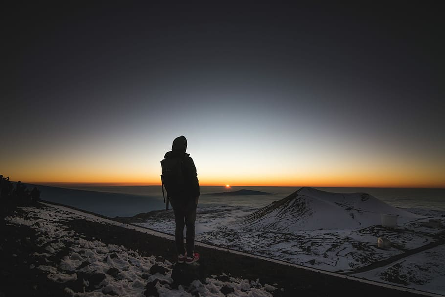 person on top of mountain looking at sunset, silhouette of a person on top of mountain during sunset HD wallpaper